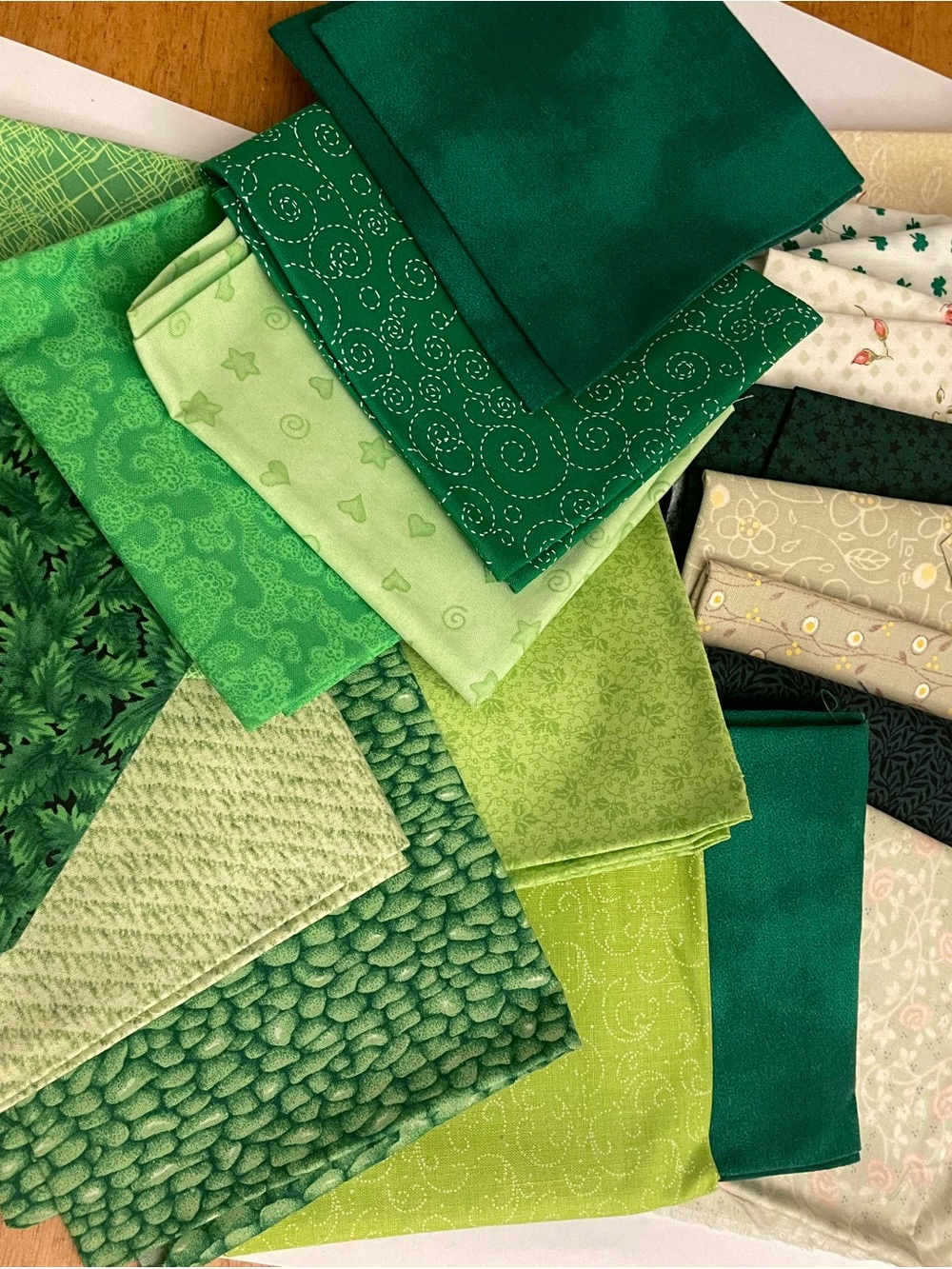 Fat Quarters/Scraps fabric Green bundle of 19.